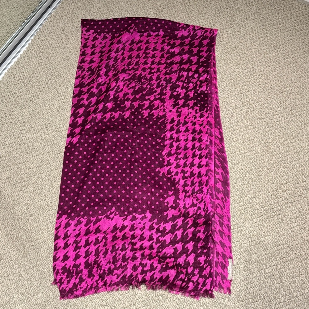 Banana Republic Magenta and Black Houndstooth Scarf